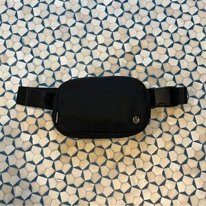 Lululemon Everywhere Belt Bag 1L